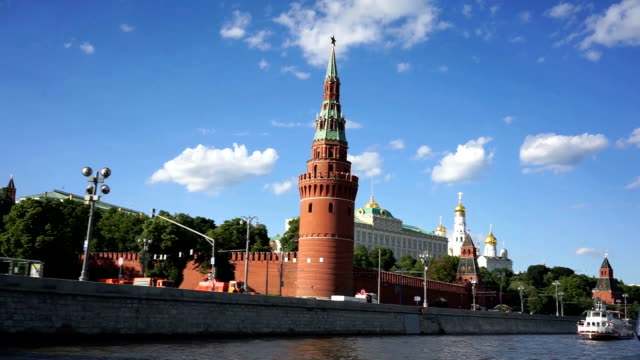 Escena-del-Kremlin-y-el-río-de-Moscú