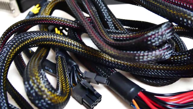Los-cables-y-fuente-de-alimentación-PC