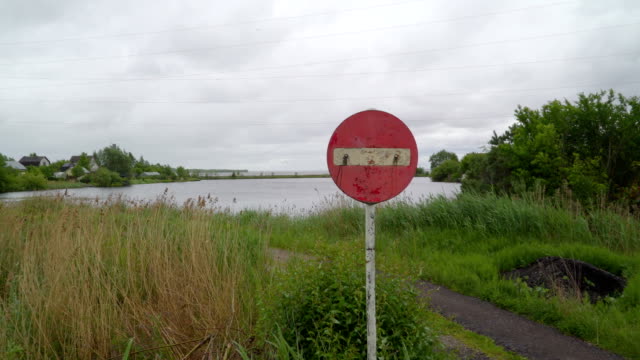 The-red-border-sign-in-Narva-Estonia