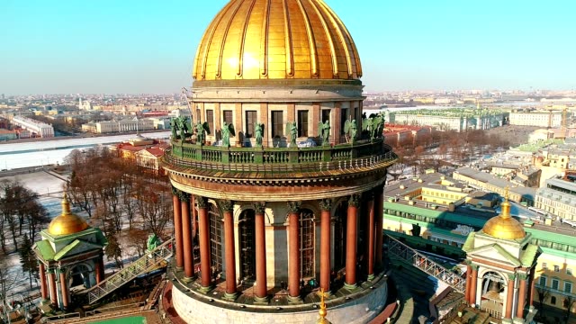 Kuppel-der-Kathedrale-des-Retters-auf-Blut-In-St.-Petersburg-Areal