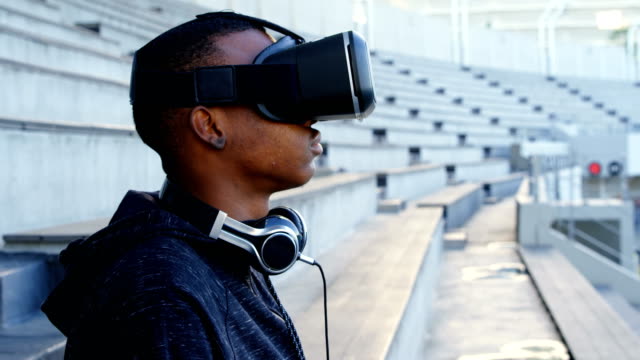 Behinderte-Menschen,-die-athletische-mit-virtual-Reality-Kopfhörer-4k