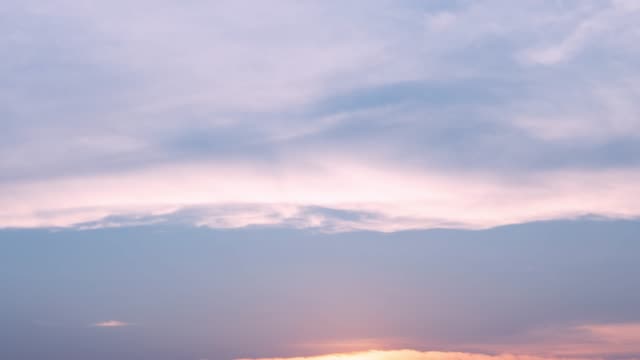 Zeitraffer-Natur-Hintergrund.-Sonnenuntergang.-Die-Bewegung-der-Wolken-und-Sonne.