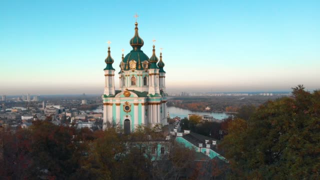 Vista-aérea-de-la-Iglesia-de-San-Andrés-en-Kiev