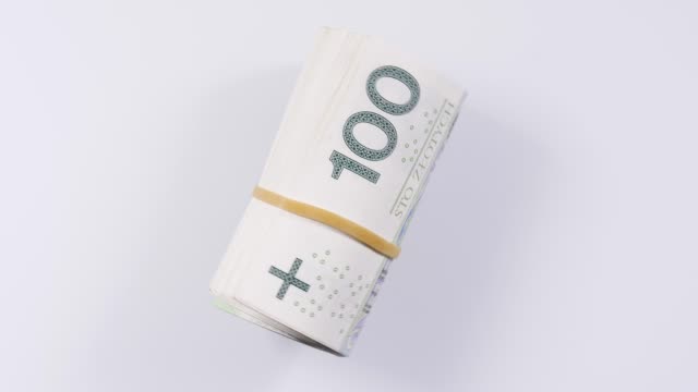 Polnische-Zlotyrolle-von-hundert-Banknoten