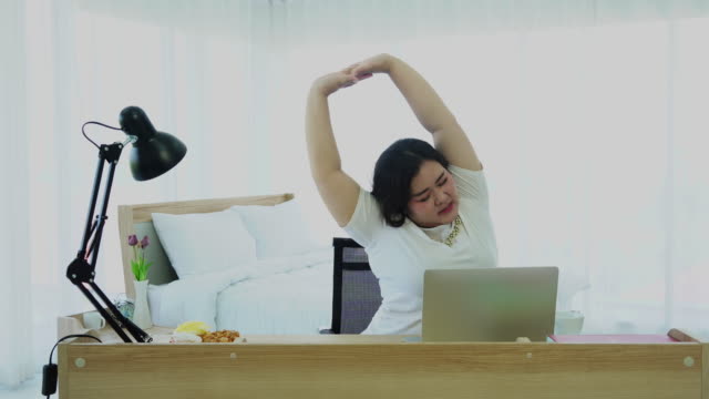 Fat-women-with-office-syndrome