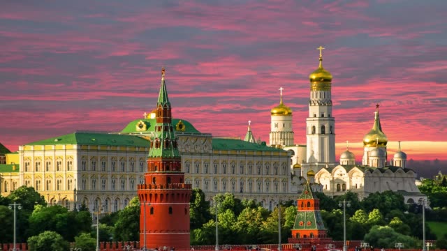 Rote-Türme-des-Moskauer-Kremls.-Russland.