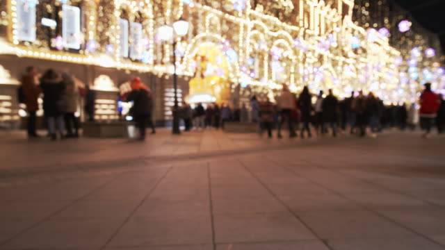 Menschen-auf-Amazing-Illuminated-Square