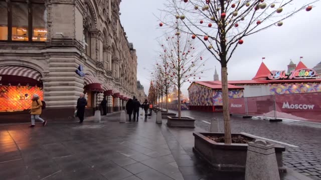 Zeitrafferspaziergang-durch-den-roten-Platz-in-Moskau-mit-Weihnachts--und-Neujahrsdekorationen