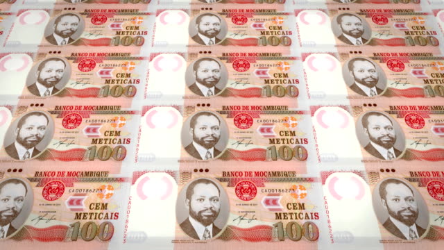 Banknoten-der-hundert-mosambikanischen-Meticais-von-Mosambik,-Bargeld,-Schleife