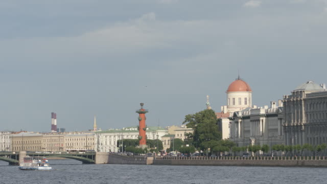 Rostral-Spalte-auf-der-Nehrung-Vasilievsky-Insel---St.-Petersburg,-Russland