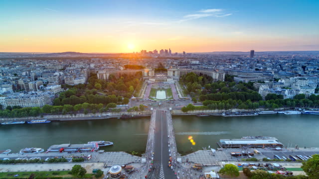 Sunset-over-Trocadero-timelapse-with-the-Palais-de-Chaillot-seen-from-the-Eiffel-Tower-in-Paris,-France