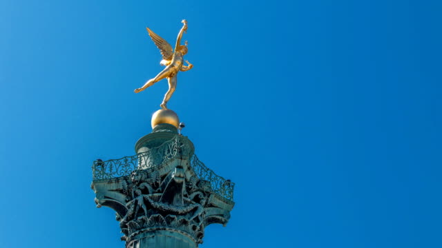 Die-Spalte-und-die-Statue-an-der-Place-De-La-Bastille-Zeitraffer-in-Paris
