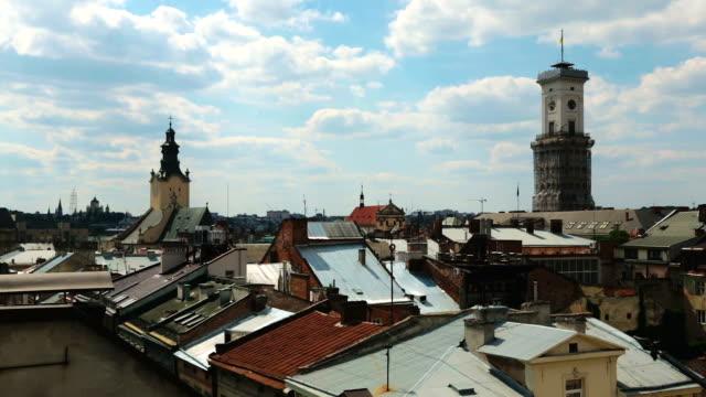 Schönes-Dach-Stadtbild-von-Lwiw,-antike-Architektur,-elegante-Verfall