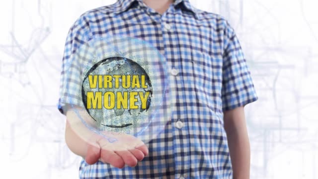 Junger-Mann-zeigt-ein-Hologramm-des-Planeten-Erde-und-Text-virtuellen-Geld