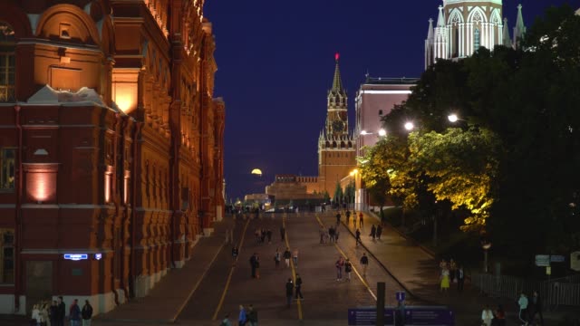 Plaza-Roja,-Moscú,-Rusia.-Paseo-de-noche-por-la-Plaza-Roja-iluminada