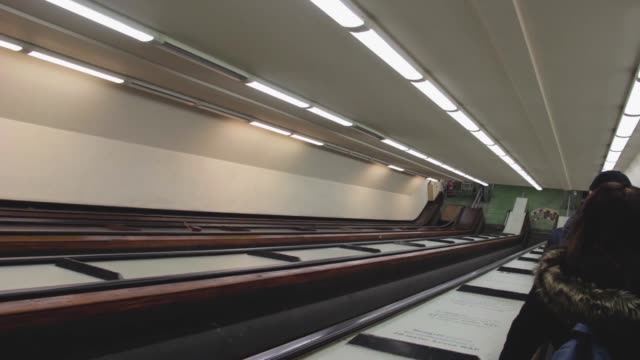 Descent-by-escalator--in-Rotterdam