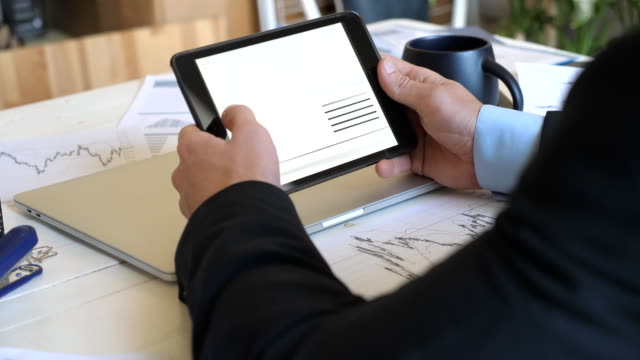 Male-hands-of-young-businessman-developing-a-business-project-and-analyzing-statistical-data-information-on-a-tablet-pc.-Successful-entrepreneur-working-on-modern-digital-device-in-office.-Close-up