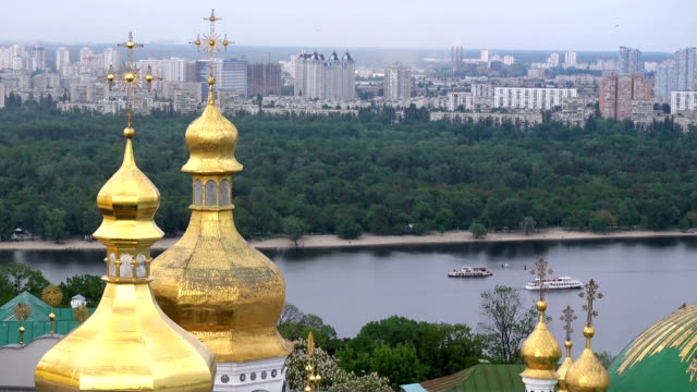 Blick-auf-die-Kuppeln-der-Kiew-Pechersk-Lavra