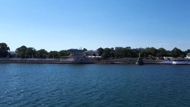 Video-of-the-view-of-Seastopol’s-Primorsky-Boulevard-from-a-moving-boat,-Black-Sea