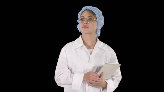 Frau-Arzt-hält-Tablette-und-zu-Fuß,-Alpha-Channel