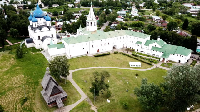 Vista-aérea-del-conjunto-arquitectónico-del-Kremlin-de-Suzdal
