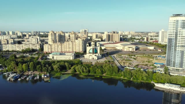Hohe-Häuser-in-der-Kiewer-Stadt,-Luftbild