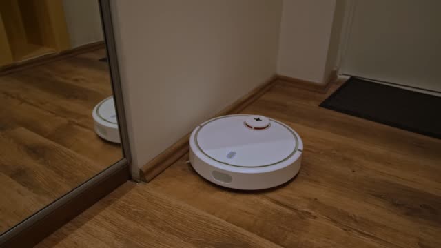 Robot-vacuum-cleaner-cleans-the-hallway