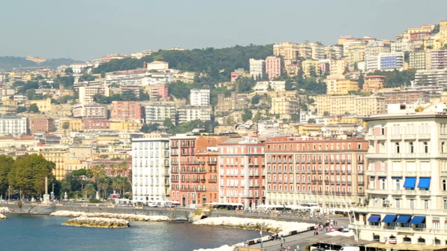 Fantastische-Aussicht-auf-die-schönen-Neapel-von-Ei-Burg,-Sommer-Stadtbild,-Italien