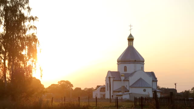 Einer-alten-christlichen-Kirche-bei-Sonnenuntergang-in-der-Ukraine