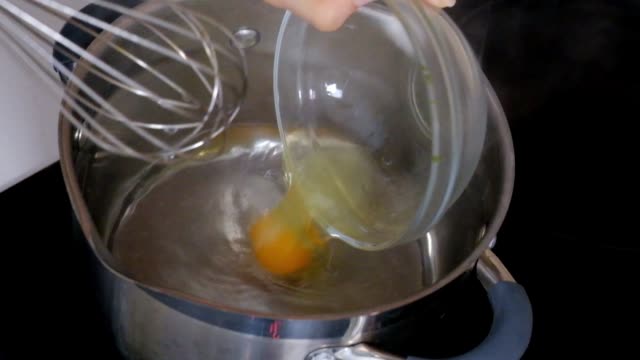 Process-of-Making-Poached-Eggs