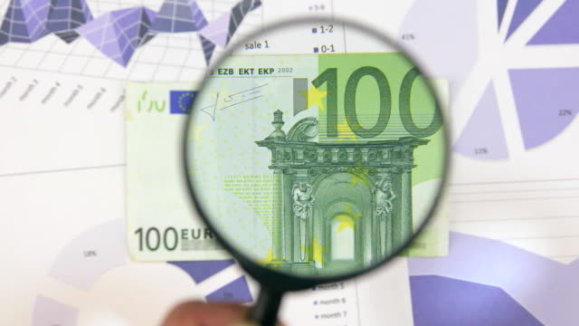 Study-of-a-banknote-one-hundred-euro,-increasing-with-the-help-of-a-magnifying-glass.