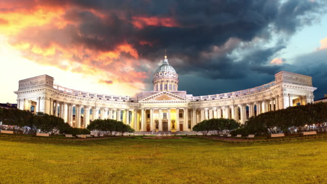 Catedral-de-Kazán-en-San-Petersburgo,-Rusia,-lapso-de-tiempo-de-puesta-de-sol