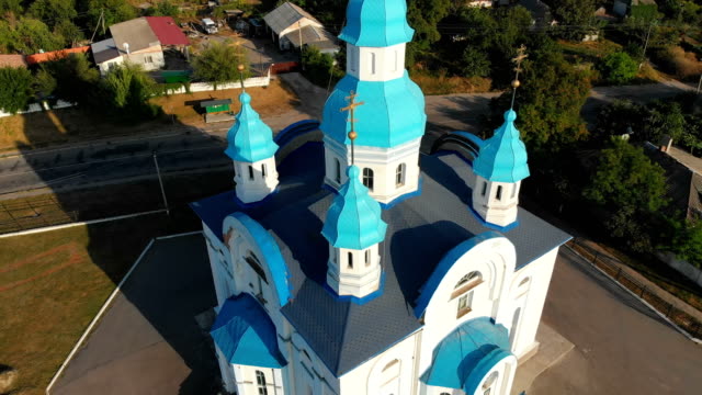 Vista-aérea-de-la-iglesia-cristiana-del-ucraniano-situado-en-el-pueblo