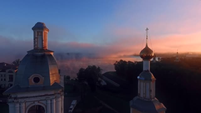 Sonnenaufgang-von-Uglitsch-an-der-Wolga,-Russland