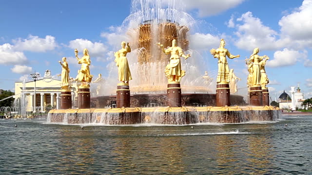 Brunnen-Freundschaft-der-Nationen(1951-54,-Das-Projekt-des-Brunnens-von-den-Architekten-K.-Topuridze-und-G.-Konstantinovsky)----VDNKH-(All-Russland-Exhibition-Centre),-Moskau,-Russland