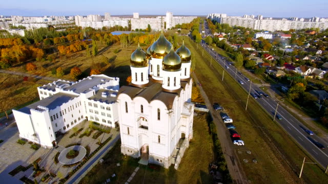 Vista-aérea-a-la-iglesia-ortodoxa-en-Járkov,-Ucrania