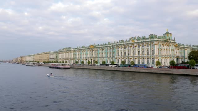 beautiful-embankment-of-Neva-river-in-Saint-Petersburg,-northern-traditional-architecture