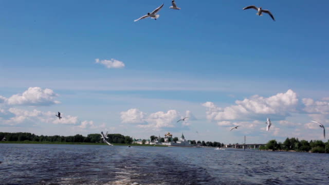 river-travel-by-boat-on-Kostroma,-Russia.-video-taken-from-aboard-sailing-boat