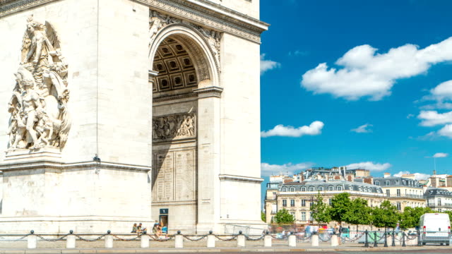 Der-Arc-de-Triomphe-Triumphbogen-des-Star-Zeitraffer-ist-eines-der-berühmtesten-Denkmäler-in-Paris