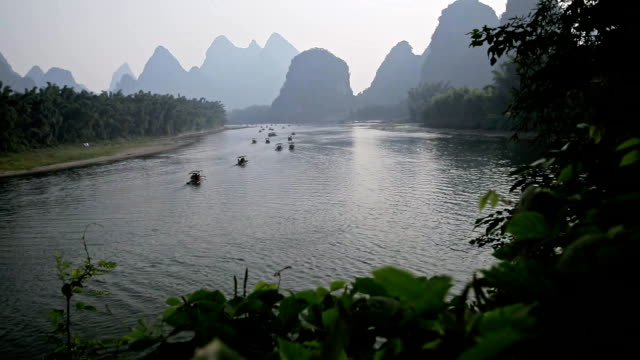 Yu-Long-River-und-Karst-Gebirgslandschaft