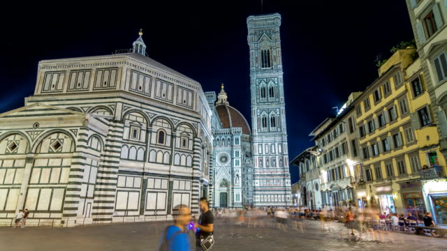 Basilica-di-Santa-Maria-del-Fiore-and-Baptistery-San-Giovanni-in-Florence-night-timelapse-hyperlapse
