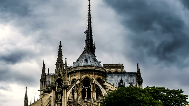 Spire-and-east-side-of-Notre-Dame-cathedral-gothic-style-in-architecture,-travel