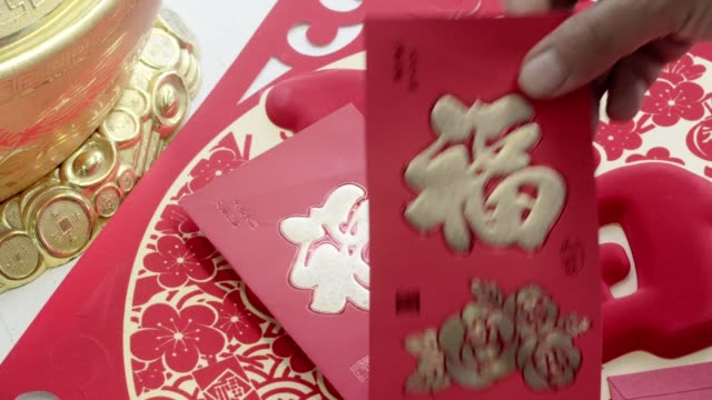Chinesische-neue-Jahr-rote-Umschläge,-Pakete-oder-Hong-Bao,-Segen-Text-was-bedeutet-Glück-und-Erfolg