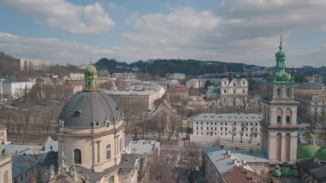Ciudad-aérea-de-Lviv,-Ucrania.-Ciudad-Europea.-Zonas-populares-de-la-ciudad.-Dominicana