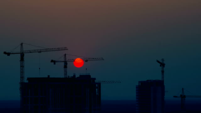 The-sunset-above-the-city.-time-lapse