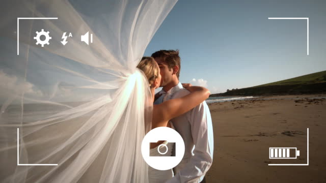 Fotografieren-von-Braut-und-Bräutigam-auf-einer-Digitalkamera