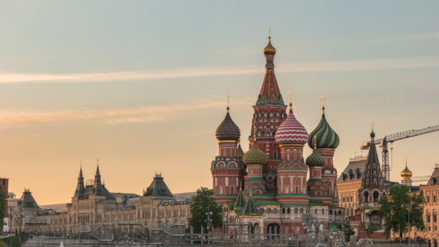 Moskau-Russland-Zeitraffer-4K,-Stadt-Skyline-Sonnenuntergang-Zeitraffer-am-Roten-Platz-und-Basilius-Catherdral