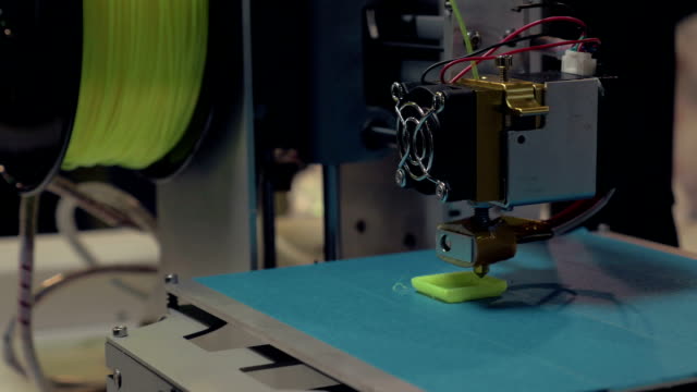 Prozess-der-3D-Druck-mit-Kunststoff-Draht-Filament-auf-3D-Drucker