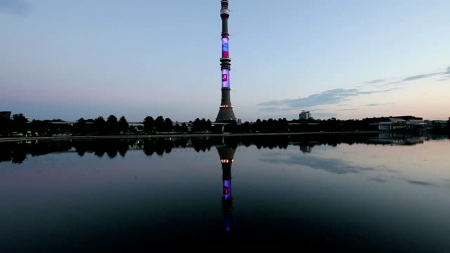 Fernsehturm-(Ostankino)-at-Night,-Moskau,-Russland