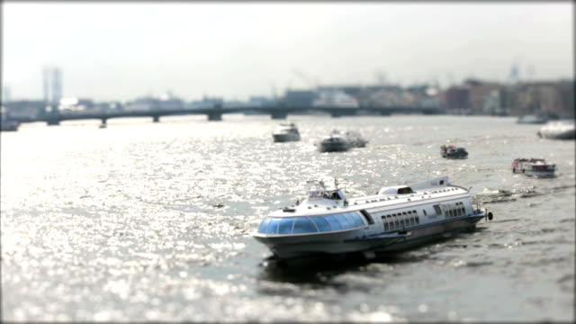 Miniature-boats-at-the-docks